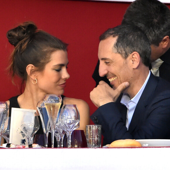 Il est de retour sur scène avec un septième one-man-show exclusif. Et c'est déjà un succès fou.
Charlotte Casiraghi et Gad Elmaleh - Soirée de clôture du 20e Jumping International de Monte-Carlo au Port Hercule de Monaco à Monte-Carlo.