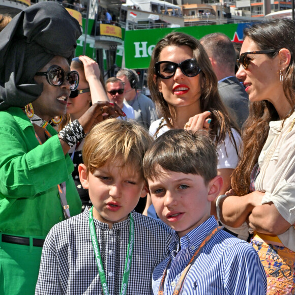 Khadja Nin, Sacha Casiraghi, Charlotte Casiraghi, son fils Raphael Elmaleh et Tatiana Santo Domingo Casiraghi - La famille princière de Monaco assiste aux séances d'essais qualificatives du 80ème Grand Prix de Monaco de Formule 1 à Monaco le 27 mai 2023. © Bruno Bebert/Bestimage 