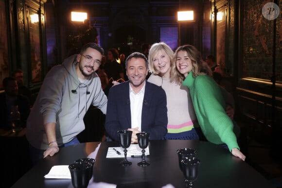 La recette pour une belle émission !
Exclusif - Solay, Bernard Montiel, Chantal Ladesou, Philippine Delaire - Enregistrement de la nouvelle émission présentée par Bernard Montiel "L'Invitation", diffusée sur Olympia TV le 31 mars © Jack Tribeca / Bestimage