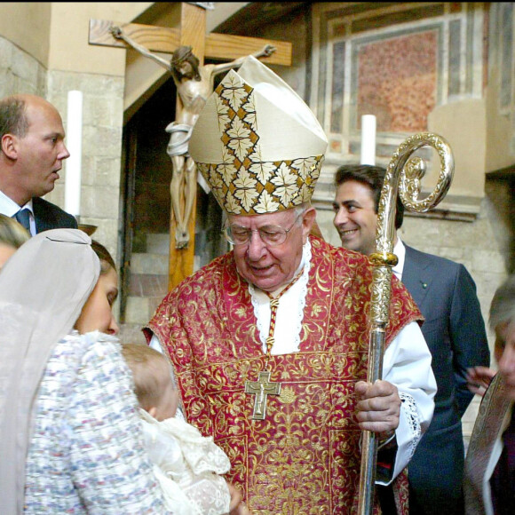 Clotilde et Vittoria, durant les bénédictions du cardinal. Assise, Italie le 30 mai 2004.