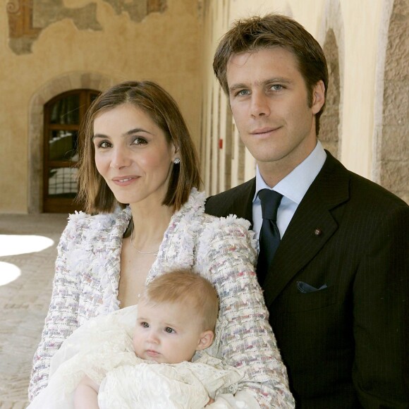Alors que Clotilde Courau fête ses 55 ans, retour sur les baptêmes princiers de ses filles, Vittoria et Luisa.
Baptême de Vittoria à Assise, en Italie.