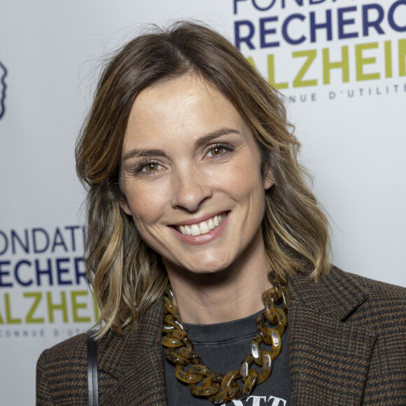 Isabelle Ithurburu au photocall du concert du gala des 20 ans de la fondation Recherche Alzheimer "2 générations chantent pour la 3ème" à l'Olympia à Paris le 18 mars 2024. © Cyril Moreau / Bestimage 