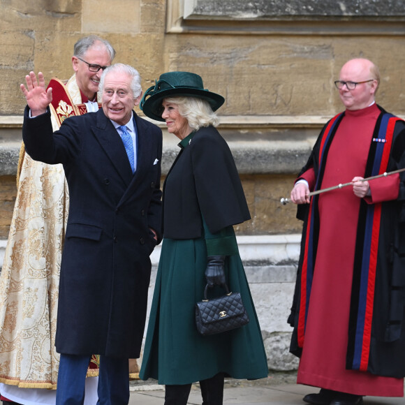 Le roi Charles III d'Angleterre et Camilla Parker Bowles, reine consort d'Angleterre - Les membres de la famille royale britannique arrivent à la chapelle Saint-George pour assister à la messe de Pâques. Windsor, le 31 mars 2024. 