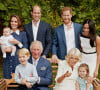 Pour que toute la famille se retrouve. 
Photo de famille pour les 70 ans du prince Charles, prince de Galles, dans le jardin de Clarence House à Londres, Royaume Uni, le 14 novembre 2018. Le prince de Galles pose en famille avec son épouse Camilla Parker Bowles, duchesse de Cornouailles, et ses fils le prince William, duc de Cambridge, et le prince Harry, duc de Sussex, avec leurs épouses, Catherine (Kate) Middleton, duchesse de Cambridge et Meghan Markle, duchesse de Sussex, et les trois petits-enfants le prince George, la princesse Charlotte et le jeune prince Louis. 
