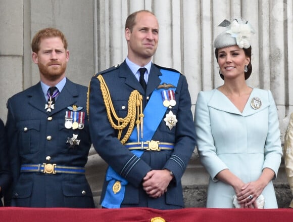 Le prince Harry, duc de Sussex, le prince William, duc de Cambridge, Kate Catherine Middleton, duchesse de Cambridge - La famille royale d'Angleterre lors de la parade aérienne de la RAF pour le centième anniversaire au palais de Buckingham à Londres. Le 10 juillet 2018 