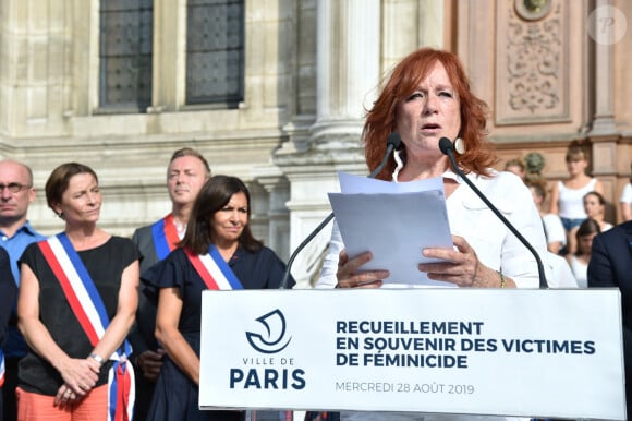 Eva Darlan - Cérémonie de recueillement en souvenir des victimes de féminicides sur le parvis de l'hôtel de ville à Paris le 28 août 2019. © Giancarlo Gorassini / Bestimage