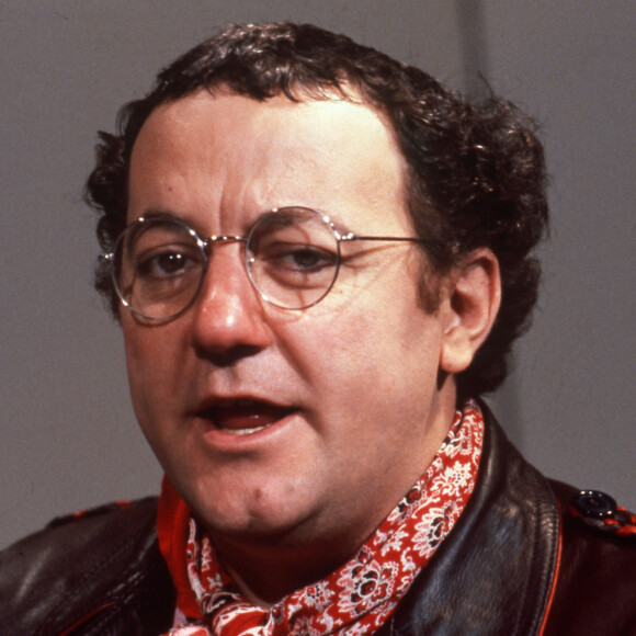 Portrait de Coluche.