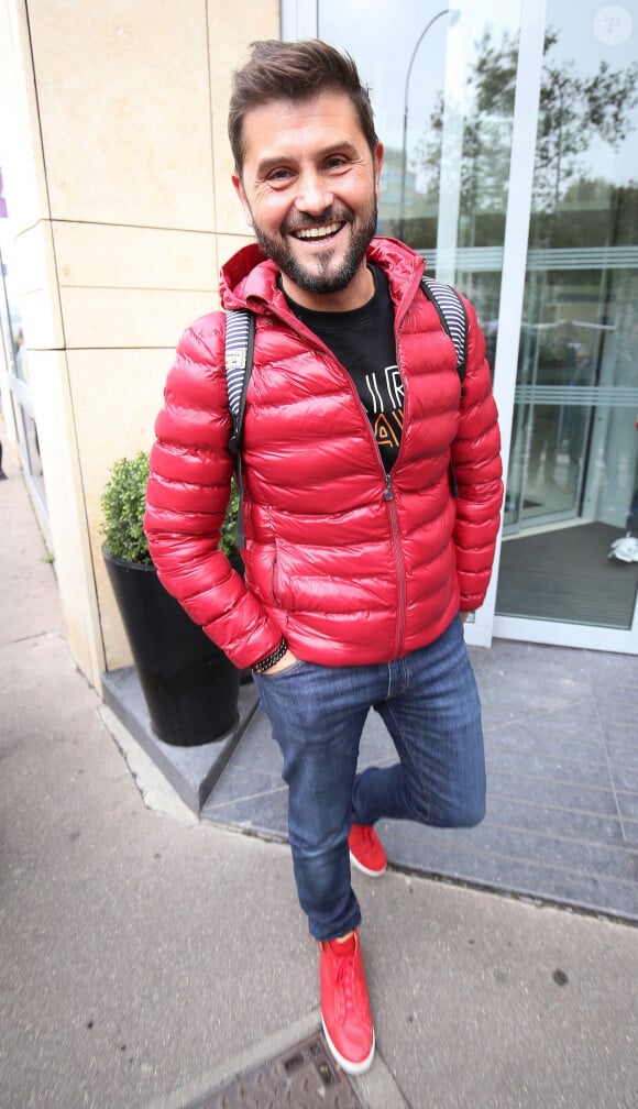 Christophe Beaugrand à la sortie des studios de RTL à Paris, France, le 26 octobre 2023. © Jonathan Rebboah/Panoramic/bestimage