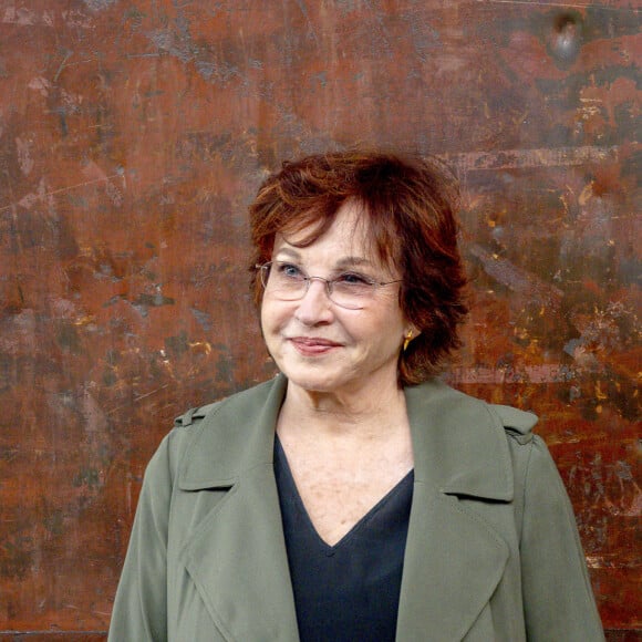"J'ai fait un léger lifting à l'âge de 46 ans", conclut Marlène Jobert
 
Marlène Jobert devant le premier "décor" de l'histoire du Cinématographe le Hangar apparait en arrière plan du film "La sortie des usines Lumière lors du festival Lumière à Lyon, France, le 21 octobre 2022. © Sandrine Thesillat/Panoramic/Bestimage