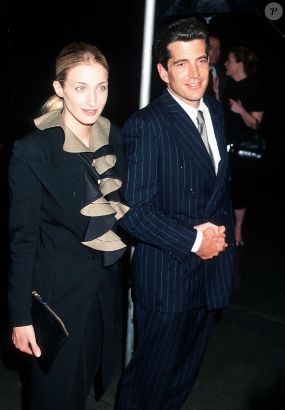 John Kennedy (John John) et Carolyn Bessette à New York le 20 mai 1999