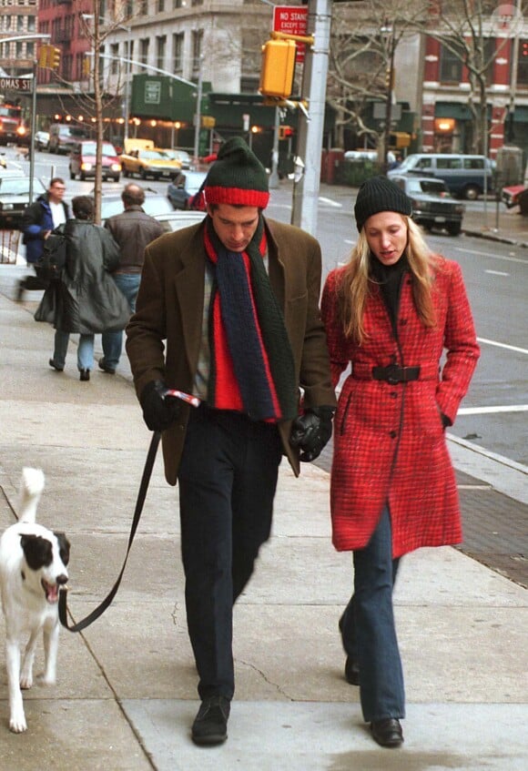 John Kennedy (John John) et Carolyn Bessette dans les rues de New York en 1997
