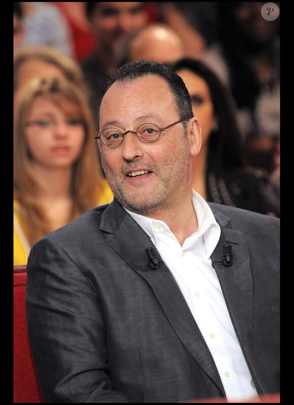 Jean Reno sur le plateau de Vivement Dimanche (17 mars 2010)