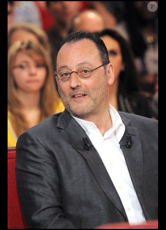 Jean Reno sur le plateau de Vivement Dimanche (17 mars 2010)