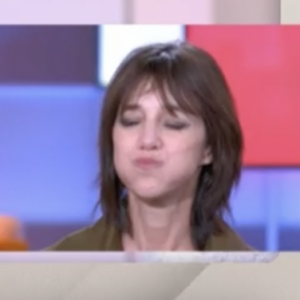 Charlotte Gainsbourg dans l'émission C à Vous sur France 5.