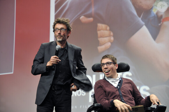 Fabien Héraud recoit le Trophée d'Honneur avec le réalisateur Nils Tavernier pour le film 'De Toutes Nos Forces' - 10ème édition des Trophées APAJH (Association Pour Adultes et Jeunes Handicapés) 2014 au Carrousel du Louvre à Paris le 17 novembre 2014. 