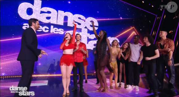 Mais c'est malheureusement Adeline Toniutti qui a été éliminée.
Adeline Toniutti éliminée de "Danse avec les stars 2024", chante après son élimination.