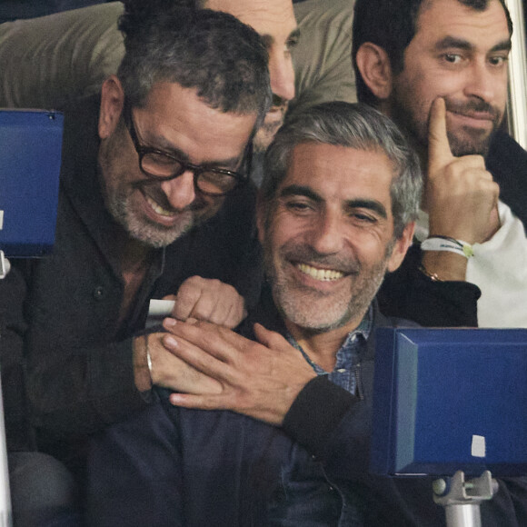 Et visiblement très soulagé.
Ary Abittan - People dans les tribunes lors du match de football PSG Vs Clermont (1-1) au Parc des Princes à Paris le 6 avril 2024. © Cyril Moreau / Bestimage 