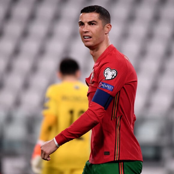 Cristiano Ronaldo a mis un coup de coude à un adversaire
 
Cristiano Ronaldo - Le Portugal bat l'équipe d'Azerbaïdjan (1 - 0) lors des éliminatoires pour la Coupe du Monde à Turin, le 24 mars 2021. © Inside / Panoramic / Bestimage