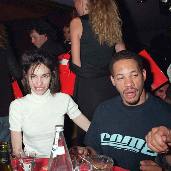 C'est comme les débuts d'une histoire d'amour, tout le monde est d'accord pour reconnaître que l'excitation de se retrouver", a-t-elle déclaré.
Béatrice Dalle et JoeyStarr au VIP Room.