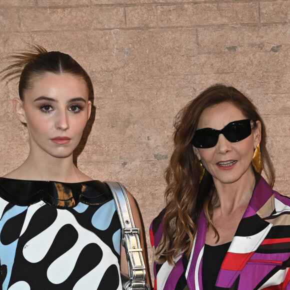 Il a expliqué qu'elle était très proche de leurs deux jeunes filles. 
Vittoria Di Savoia, Clotilde Courau - Emilio Pucci Very Vivara Fashion Défilé, Rome 4 avril 2024.