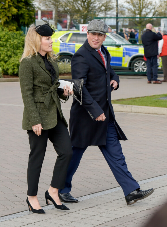 Peter Phillips et Autumn Phillips arrivent ensemble au festival de Cheltenham. Le 10 mars 2020 