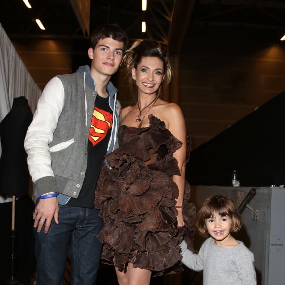 Adeline Blondieau avec son fils Aïtor et sa fille Wilona - Défilé du 20ème salon du chocolat 2014 à la Porte de Versailles à Paris le 28 octobre 2014.