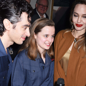 Le duo mère-fille affiche sa complicité
Vivienne Jolie-Pitt et Angelina Jolie à la première de The Outsiders au Bernard B. Jacobs Theatre le 11 avril 2024 à New York City, NY, USA. Photo par MM/ABACAPRESS.COM