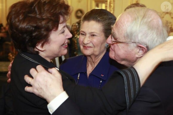 Le 16 mars, Simone Veil découvrait son épée d'académicienne, remise par Jacques Chirac, sous les yeux de son mari Antoine, et en présence d'Anne Sinclair