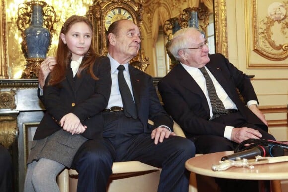 Le 16 mars, Simone Veil découvrait son épée d'académicienne, remise par Jacques Chirac et sous les yeux de son mari Antoine et de sa petite-fille Rebecca