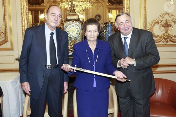 Le 16 mars, Simone Veil découvrait son épée d'académicienne, remise par Jacques Chirac
