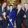 Le 16 mars, Simone Veil découvrait son épée d'académicienne, remise par Jacques Chirac et sous les yeux de son mari Antoine et de sa petite-fille Rebecca