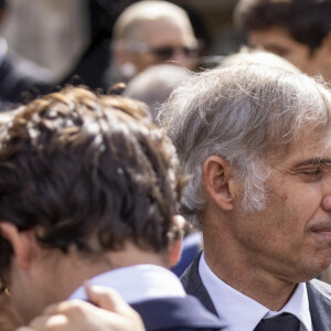 Paul Belmondo, Giacomo et Victor Belmondo - Sorties - Obsèques de Jean-Paul Belmondo en l'église Saint-Germain-des-Prés, à Paris le 10 septembre 2021. © Cyril Moreau / Bestimage