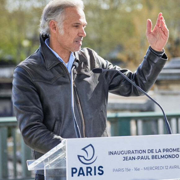 Paul Belmondo - Inauguration de "La promenade Jean-Paul Belmondo" au terre-plein central du pont de Bir-Hakeim, ouvrage public communal situé sous le viaduc du métro aérien, à Paris (15e, 16e) le 12 avril 2023. © Cyril Moreau/Bestimage