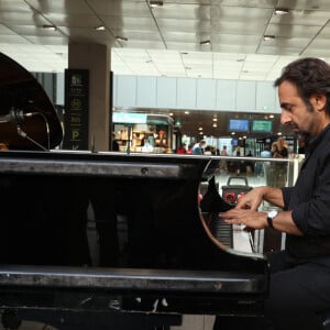Andre Manoukian assiste à "10 ans de Piano en Gare" à la Gare Montparnasse le 01 juillet 2022 à Paris, France. Photo par Jerome Domine/ABACAPRESS.COM