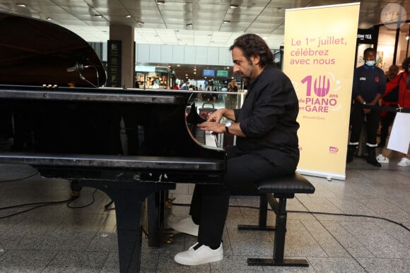 Andre Manoukian assiste à "10 ans de Piano en Gare" à la Gare Montparnasse le 01 juillet 2022 à Paris, France. Photo par Jerome Domine/ABACAPRESS.COM