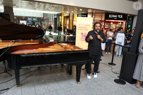 Andre Manoukian assiste à " 0 ans de Piano en Gare " à la Gare Montparnasse le 01 juillet 2022 à Paris, France. Photo par Jerome Domine/ABACAPRESS.COM