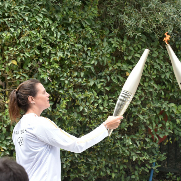 L’ancienne nageuse, Laure Manaudou est la première relayeuse française de la flamme olympique peu de temps après la cérémonie d'allumage sur le site antique d'Olympie, Grèce, le 16 avril 2024. © Intime/Panoramic/Bestimage 