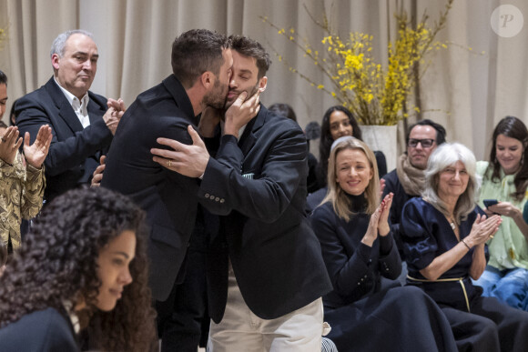 Simon Porte Jacquemus et Marco Maestri - Remise de la médaille du "Chevalier de l’Ordre des Arts et des Lettres" au créateur Simon Porte Jacquemus des mains de la rédactrice de l'édition américaine de Vogue Anna Wintour au siège de la marque Jacquemus à Paris, France, le 2 mars 2024, en marge de la mode femme automne / hiver 2024-2025 lors de la Fashion Week de Paris (PFW). © Olivier Borde/Bestimage