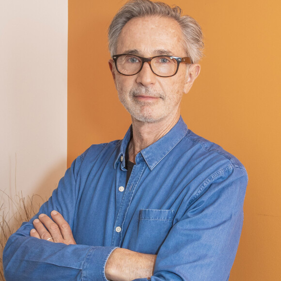 Exclusif - Thierry Lhermitte - Backstage de l'enregistrement de l'émission "On est presque en direct" (OEED), présentée par L.Ruquier, et diffusée sur France 2 le 28 novembre 2020 © Jack Tribeca / Bestimage 