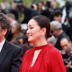 Jean-Michel Jarre et sa compagne Gong Li - Montée des marches du film " Indiana Jones et le cadran de la destinée (Indiana Jones and the Dial of destiny) " lors du 76ème Festival International du Film de Cannes, au Palais des Festivals à Cannes. Le 18 mai 2023 © Jacovides-Moreau / Bestimage 