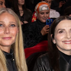 Gwyneth Paltrow et Juliette Binoche assistent au défilé Giorgio Armani Prive Haute Couture printemps/été 2024 dans le cadre de la semaine de la mode à Paris, France, le 23 janvier 2024. Photo par Aurore Marechal/ABACAPRESS.COM