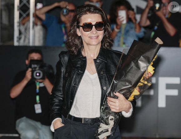 Juliette Binoche arrive à l'hôtel Maria Cristina lors du 71e Festival international du film de Saint-Sébastien, le 28 septembre 2023 à Saint-Sébastien, en Espagne. Photo par GTres/ABACAPRESS.COM