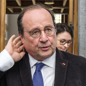 François Hollande à la foire du livre de Bruxelles le 07 avril 2024 - Photo par Quinet JM/Belpress/Andia.fr