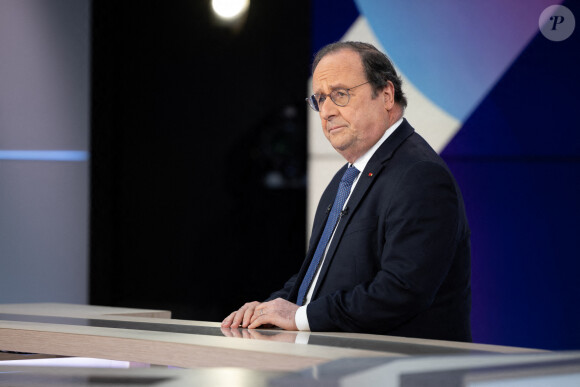 L'ancien président français François Hollande avant une interview pour Dimanche En Politique sur la chaîne France 3 à Paris, France, le 14 avril 2024, à Paris, France. Photo par Raphael Lafargue/ABACAPRESS.COM