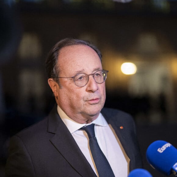 L'ancien président est de plus en plus présent sur les réseaux sociaux, où il dévoile son quotidien.
L'ancien président français François Hollande s'adresse à la presse alors qu'il quitte le palais présidentiel de l'Élysée après avoir rencontré le président français à Paris le 6 mars 2024, pour des entretiens portant sur la situation en Ukraine, dans le contexte de l'invasion russe de l'Ukraine. Photo par Eliot Blondet / ABACAPRESS.COM