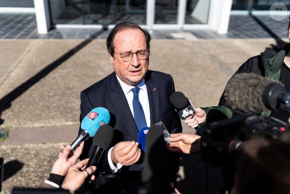 L'ancien président français François Hollande assiste à une conférence avec des étudiants en ingénierie de l'École nationale supérieure agronomique de Toulouse (INP-ENSAT) le 29 février 2024 à Auzeville-Tolosane près de Toulouse, dans le sud de la France. Le thème de la réunion était l'agriculture de demain. Photo par Alexis Jumeau/ABACAPRESS.COM