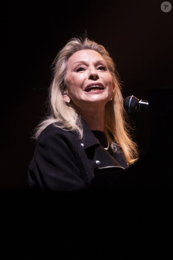 Exclusif - Véronique Sanson - XVème gala pour la Fondation Recherche Alzheimer à l'Olympia à Paris le 14 mars 2022. © Jack Tribeca/Bestimage 