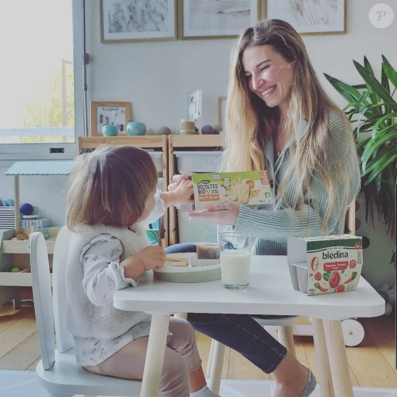 Charline est quant à elle restée muette
Charline de "Mariés au premier regard" avec sa fille Victoire