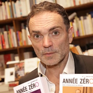 Yann Moix présente le numéro deux de la revue Année Zéro à la Librairie Delamain à Paris le 24 novembre 2022. © Cédric Perrin / Bestimage