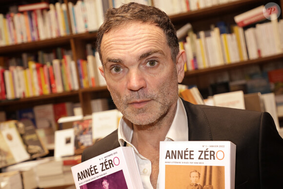 Yann Moix présente le numéro deux de la revue Année Zéro à la Librairie Delamain à Paris le 24 novembre 2022. © Cédric Perrin / Bestimage